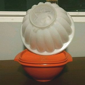 Set of 2 Vintage Tupperware Bowl and Jell-O Mold